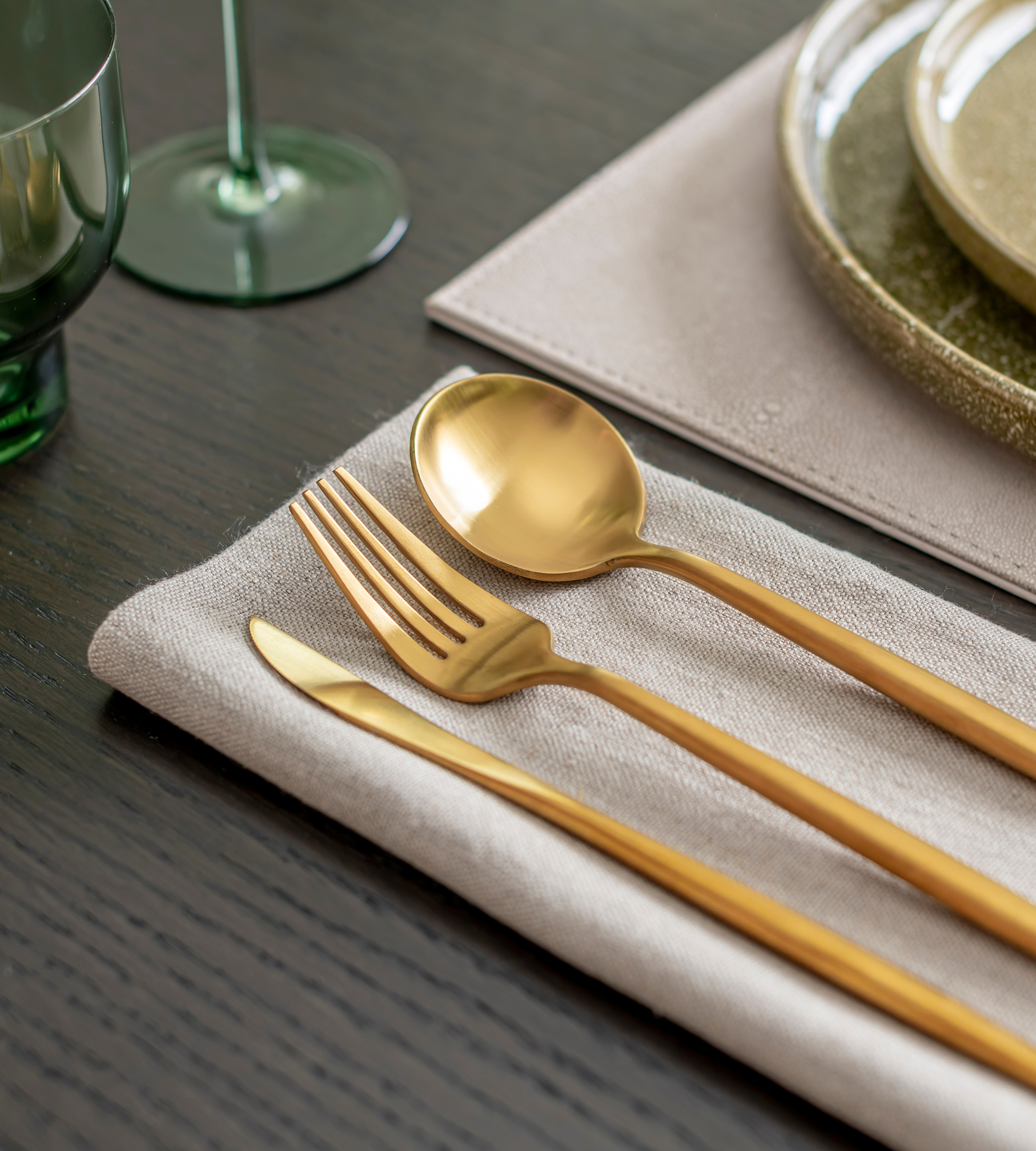 16 Piece Gold Cutlery Set in Gift Box