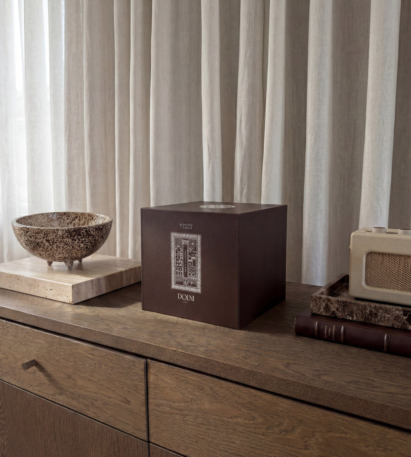 Dolni Large Brown Ceramic 2200g Tobacco & Oud Candle
