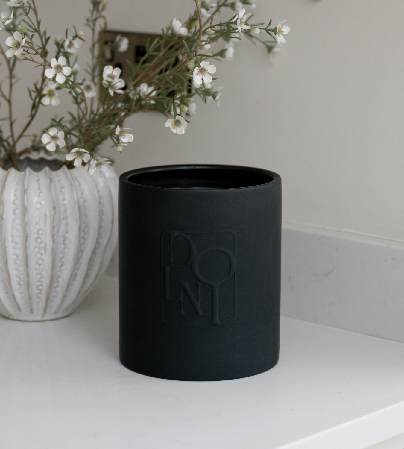 Dolni XL Black Ceramic 2200g Tuberose & Sandalwood Candle