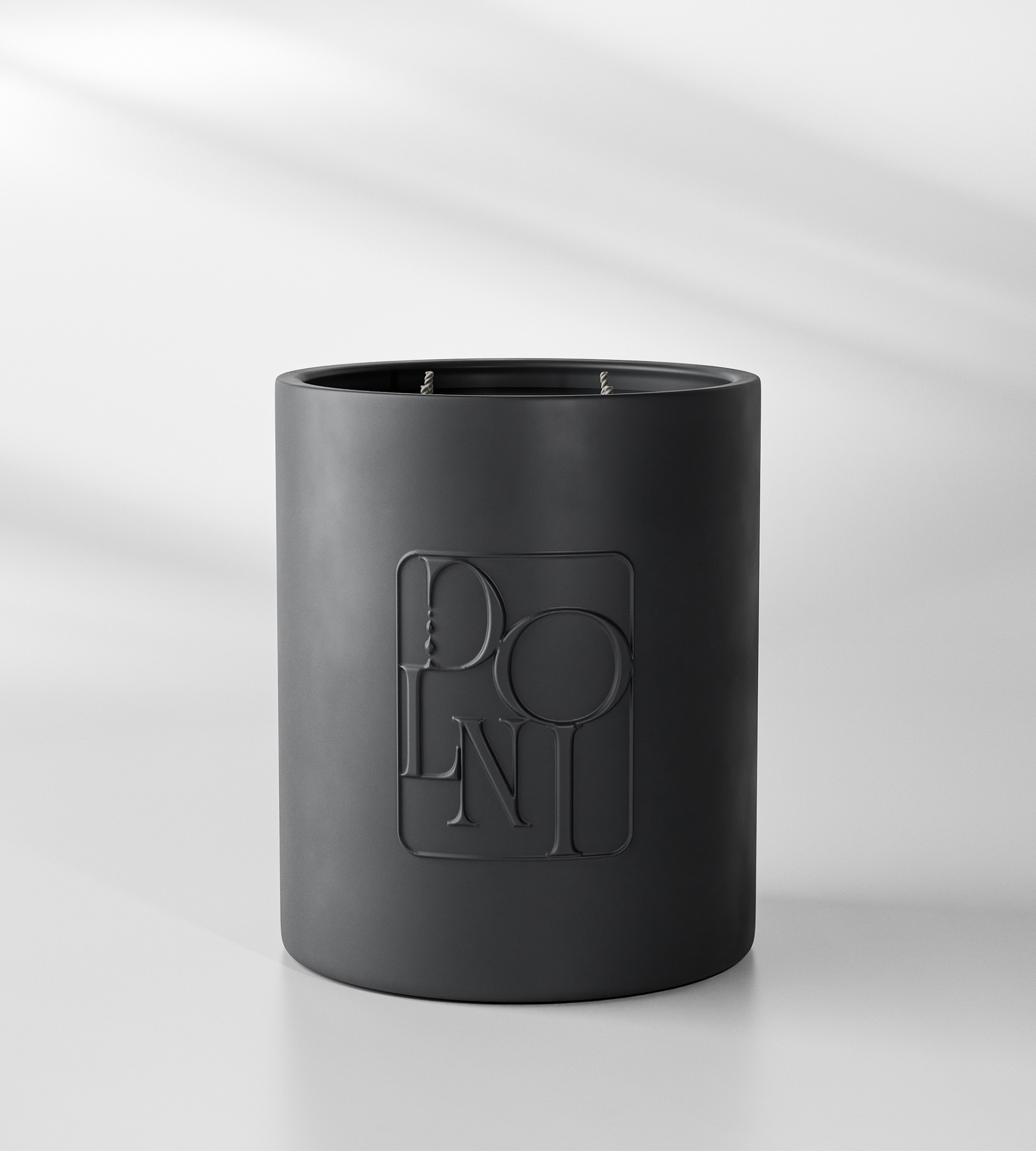 Dolni XL Black Ceramic 2200g Tuberose & Sandalwood Candle