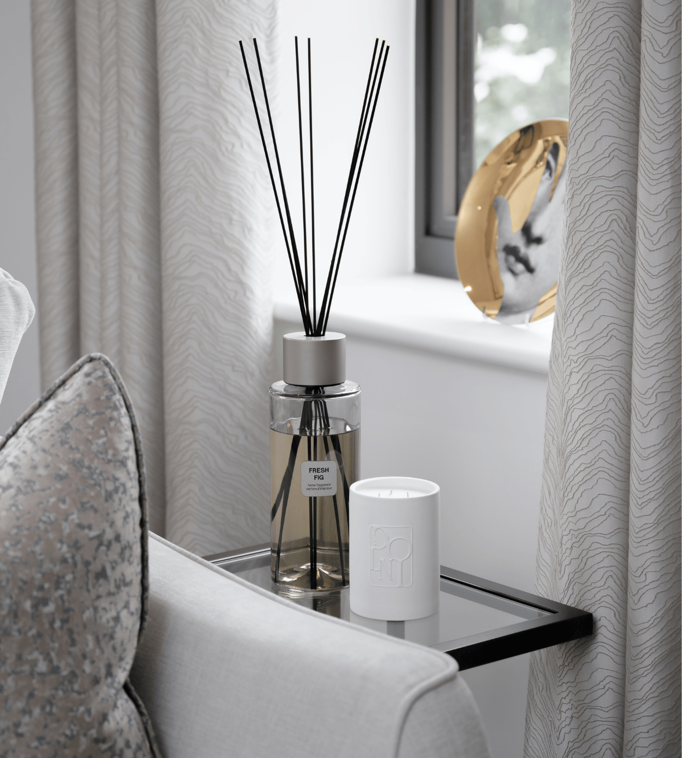 Dolni Large White Ceramic 600g Amber & Patchouli Candle