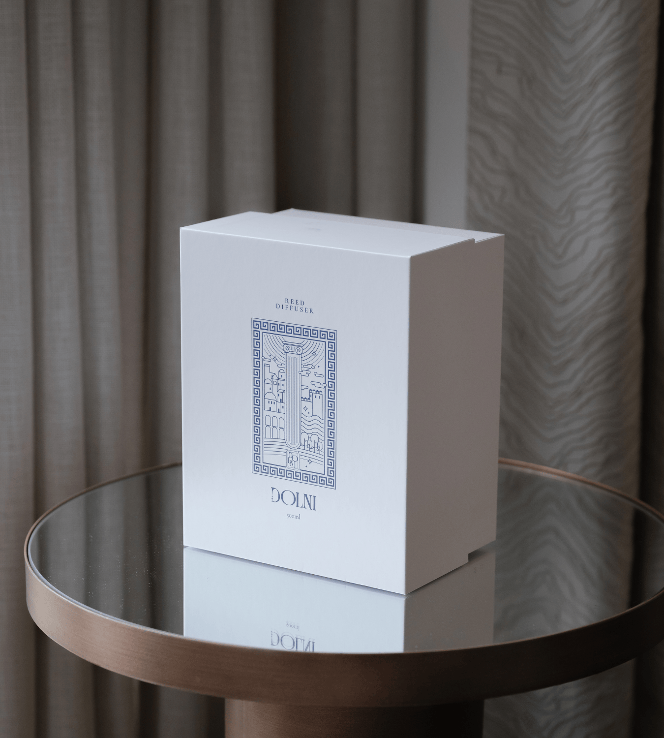 Dolni Large White Ceramic Blackberry Oud 500ml Reed Diffuser