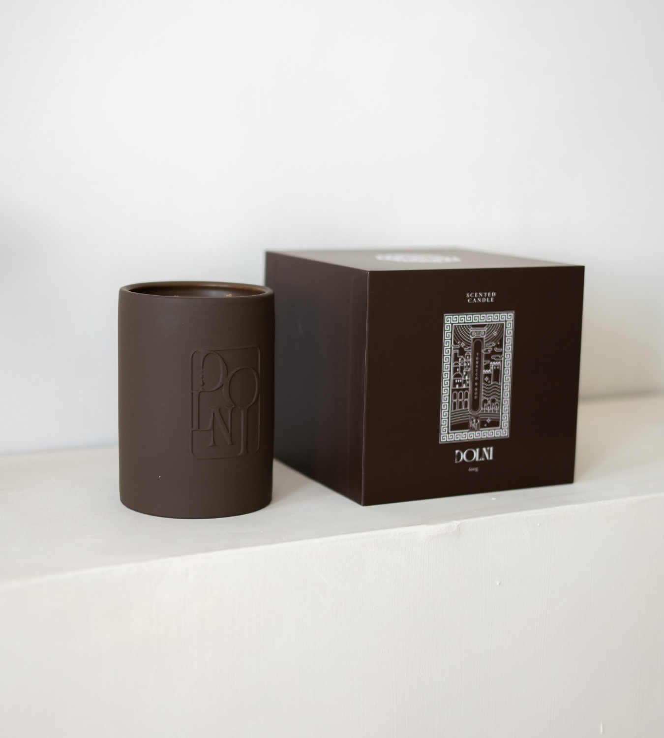 Dolni Large Brown Ceramic 600g Tobacco & Oud Candle
