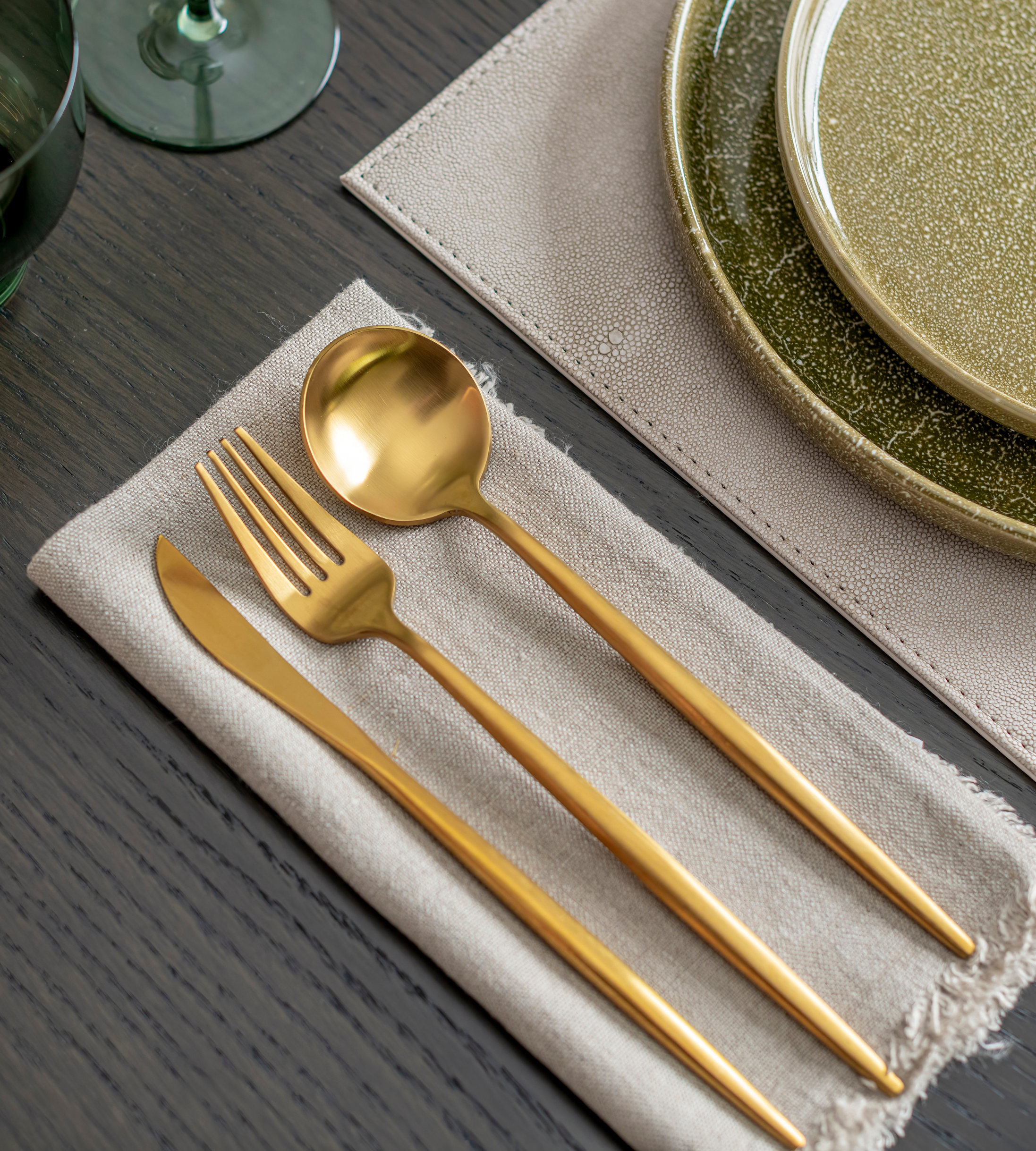 16 Piece Gold Cutlery Set in Gift Box