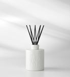 Dolni Large White Ceramic Blackberry Oud 500ml Reed Diffuser
