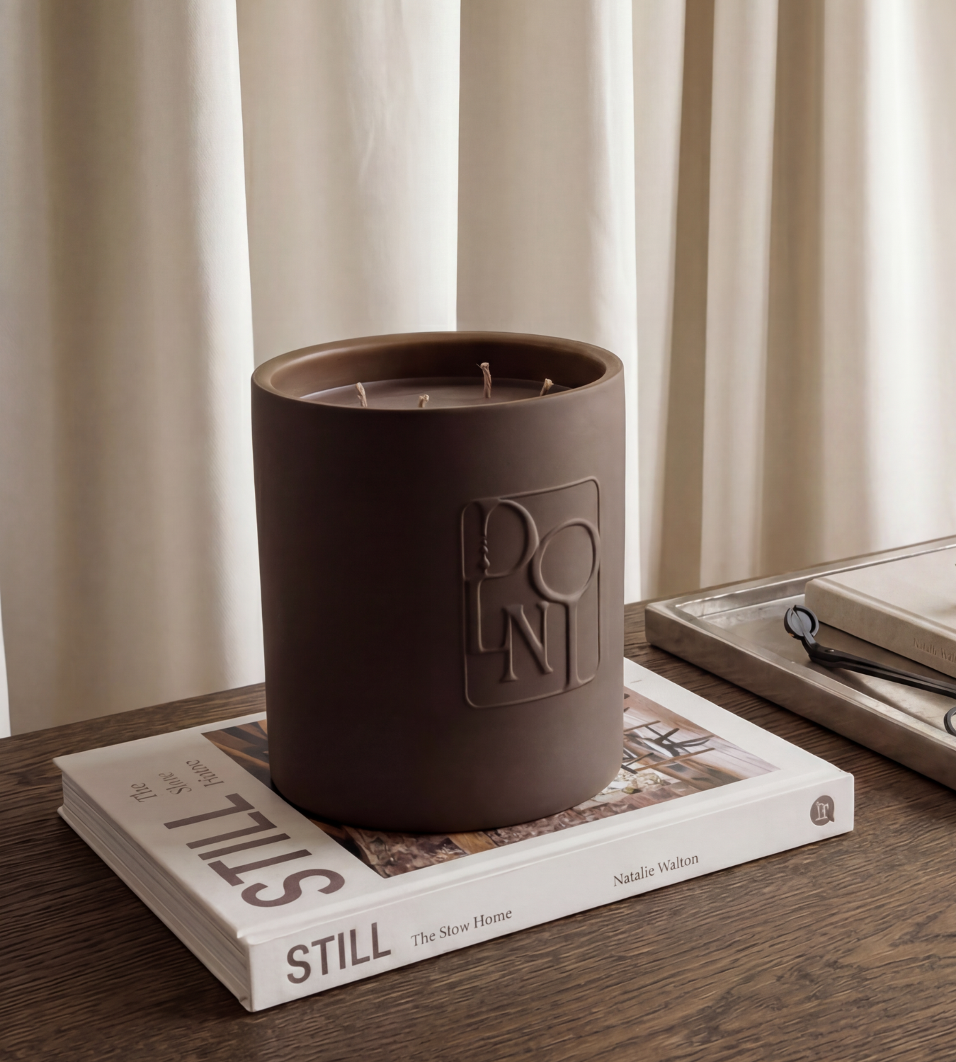 Dolni Large Brown Ceramic 2200g Tobacco & Oud Candle