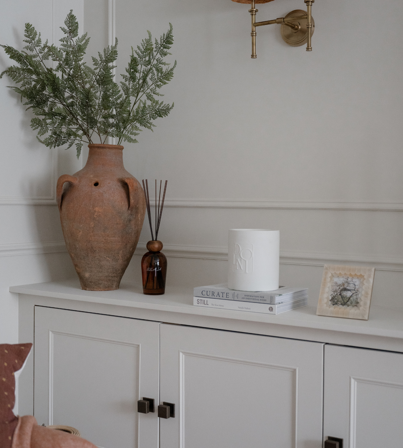 Dolni XL White Ceramic 2200g Amber & Patchouli Candle