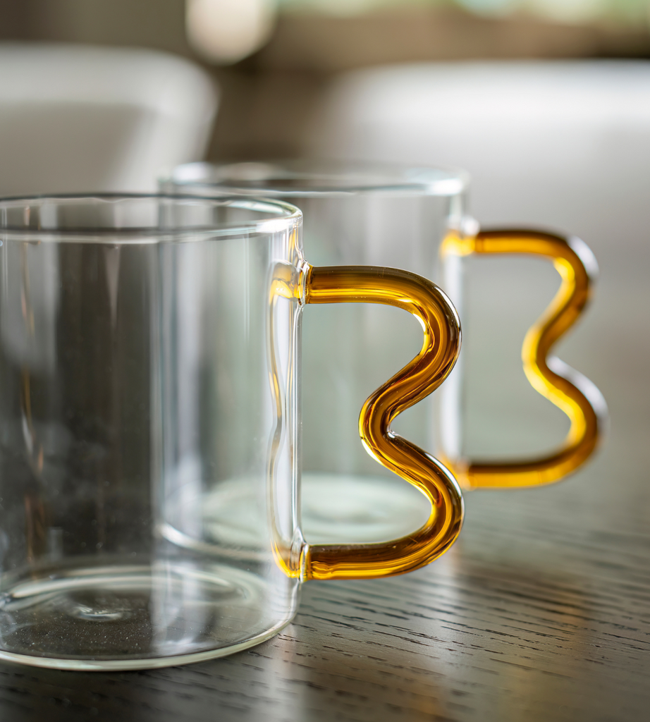 Set of 4 Amber Wave Handle Glass Mugs