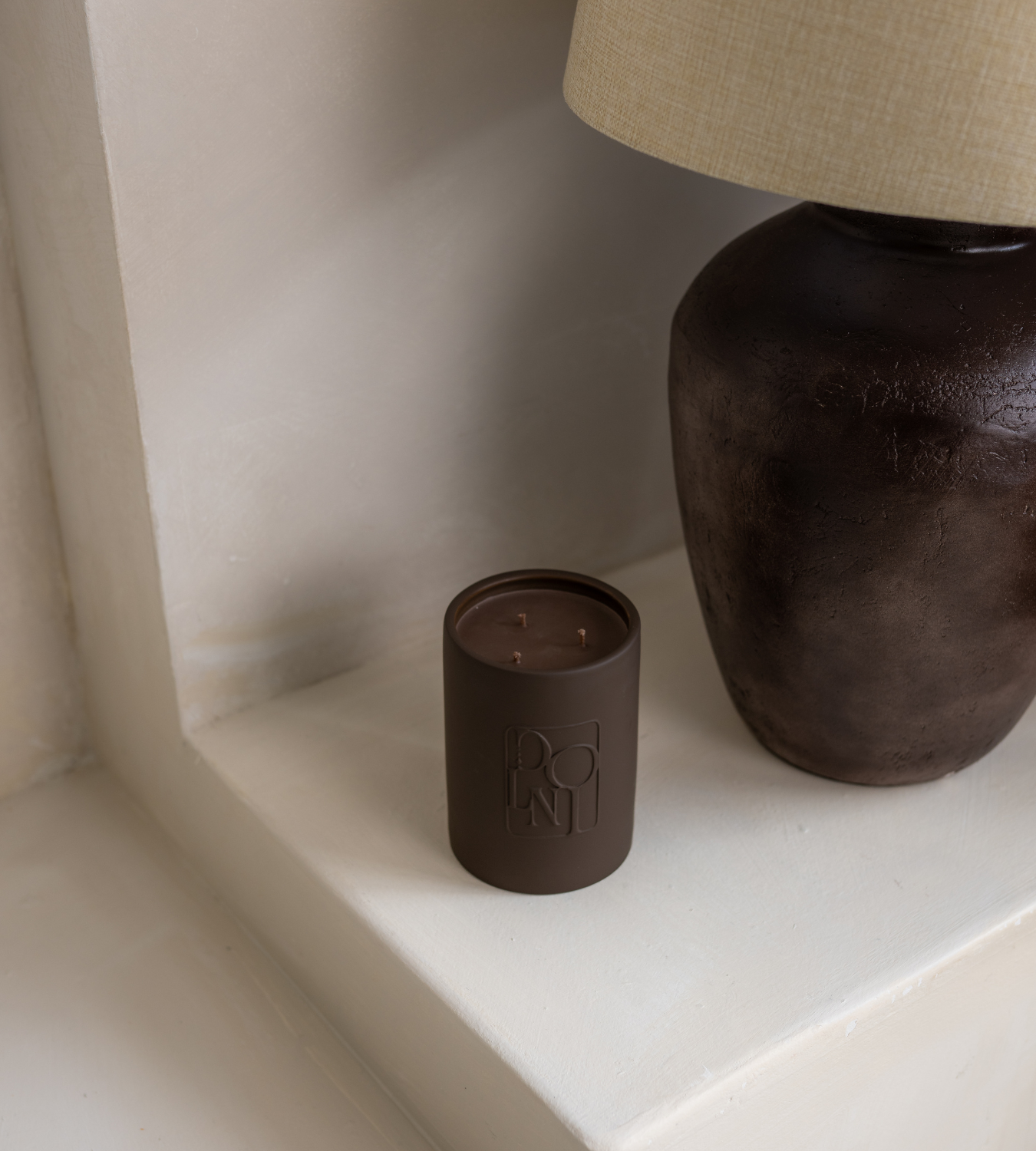 Dolni Large Brown Ceramic 600g Tobacco & Oud Candle