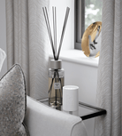 Dolni Large White Ceramic 600g Amber & Patchouli Candle