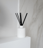 Dolni Large White Ceramic Blackberry Oud 500ml Reed Diffuser