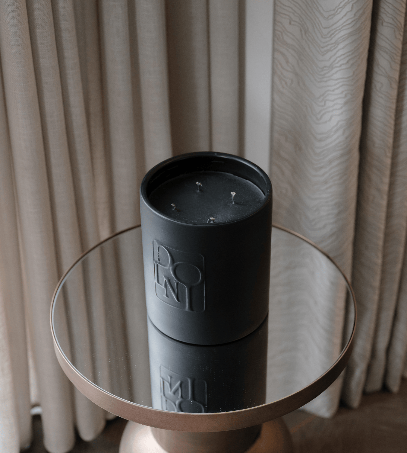Dolni XL Black Ceramic 2200g Tuberose & Sandalwood Candle