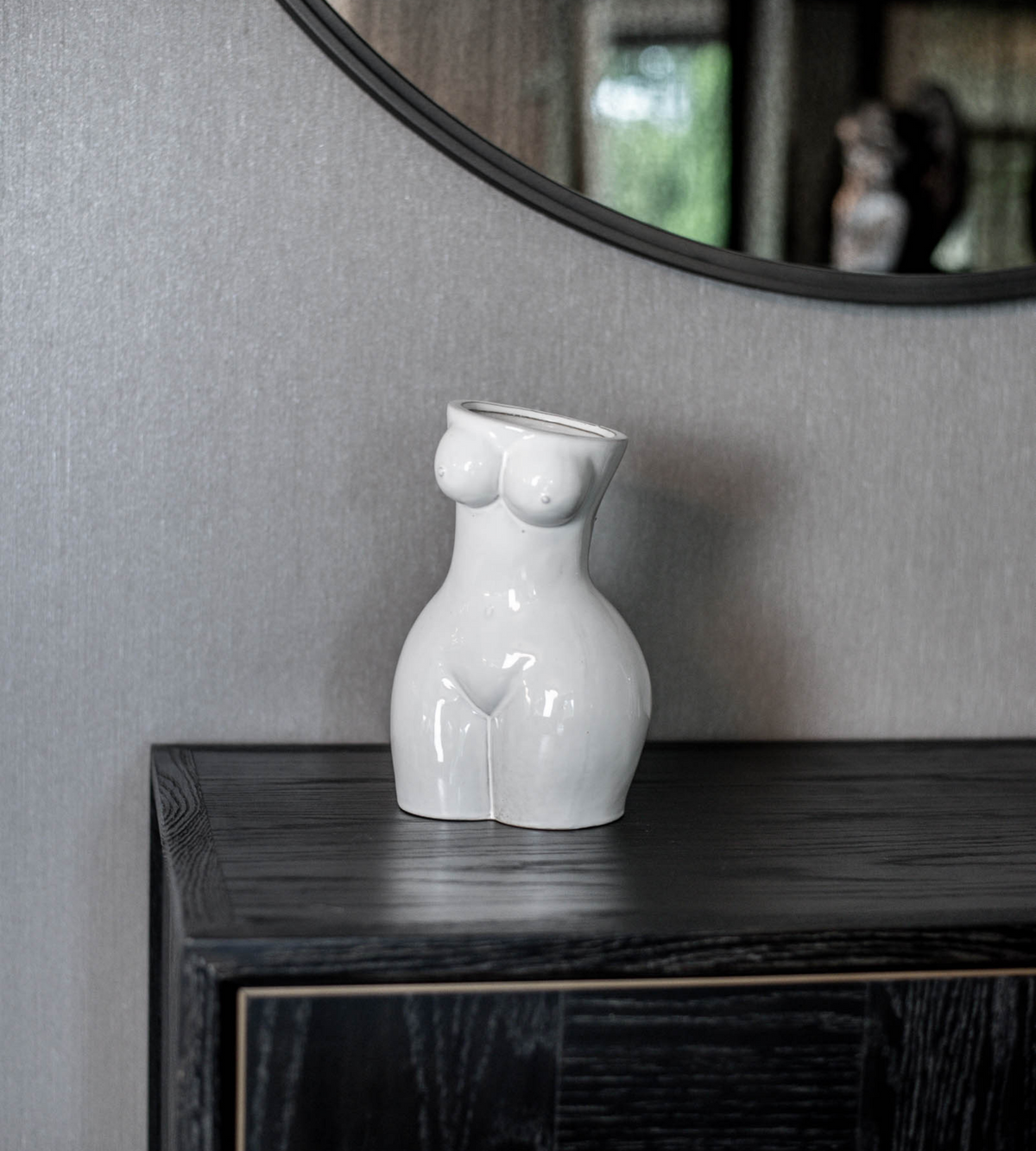 White Ceramic Volumptuous Body Vase – Chloe Jade Home