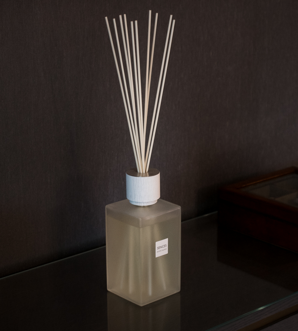 White Extra Large Alang Alang Reed Diffuser - 2200ml